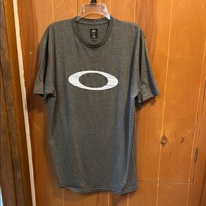 Oakley Men's Gray T-Shirt